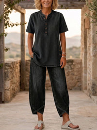Simple and comfortable short-sleeved top and cropped jeans set