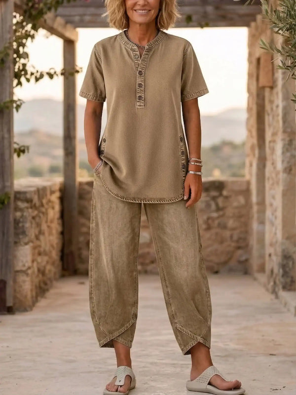 Simple and comfortable short-sleeved top and cropped jeans set