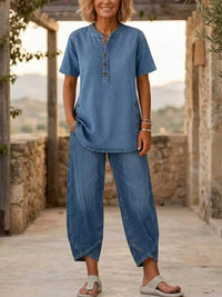 Simple and comfortable short-sleeved top and cropped jeans set
