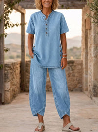 Simple and comfortable short-sleeved top and cropped jeans set